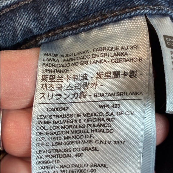 Levi’s Curvy Bootcut Blue Jeans a wardrobe must have - Picture 10 of 11